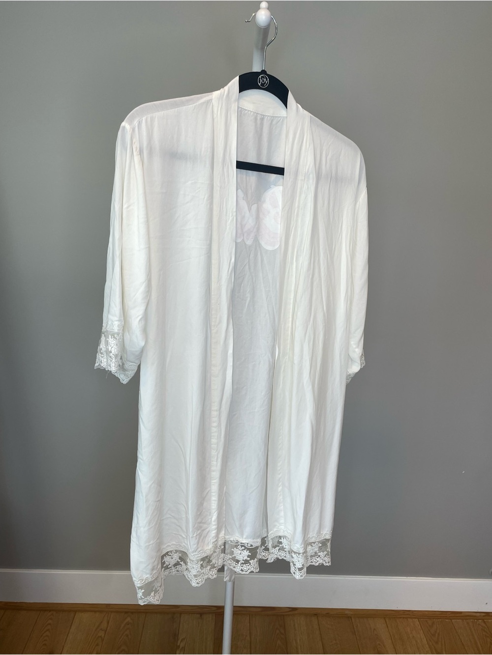 Bride Robe w Lace Trim for Wedding Day Bridal Suite - Picture 2 of 4